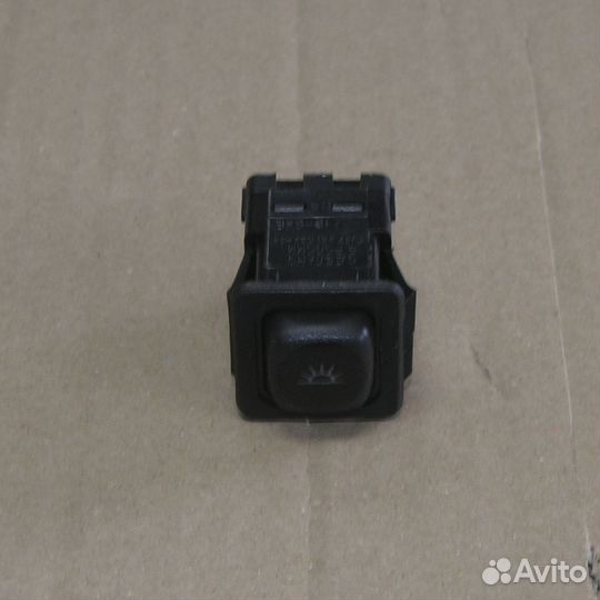 Выключатель кнопочный освещения салона 12-24V (4 к