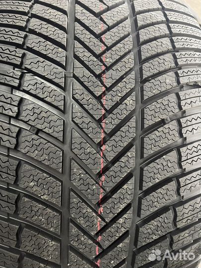 Bridgestone Blizzak LM-005 285/40 R21 и 315/35 R21 V