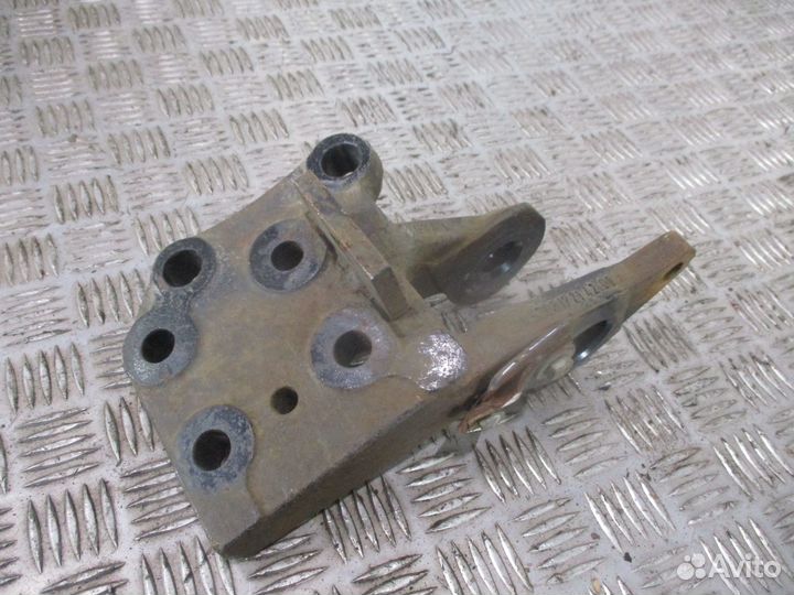 Кронштейн торсиона правый Mercedes-Benz A930317214