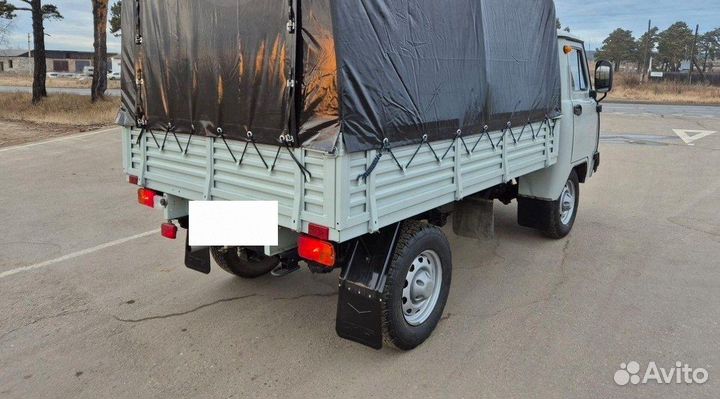 УАЗ 3303 бортовой, 1920