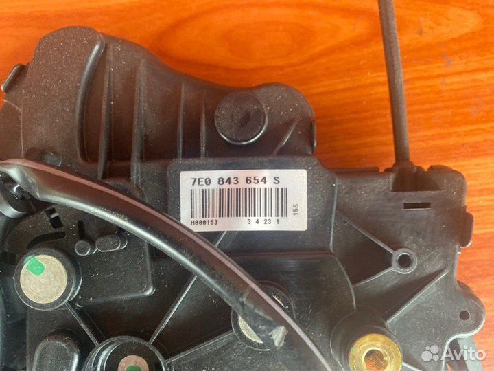 Замок сдвижной двери правый Vw Transporter T5 caab