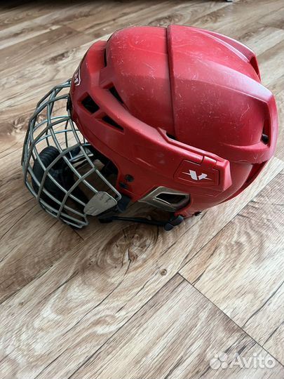 Хоккейный шлем