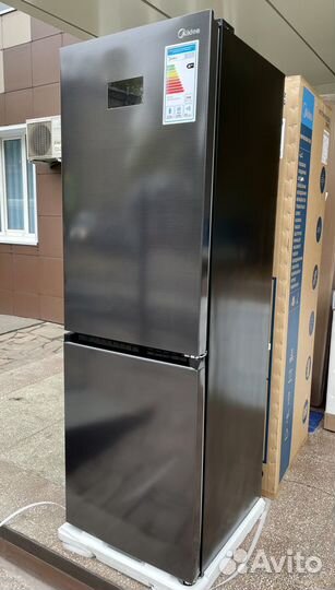 Черный холодильник новый