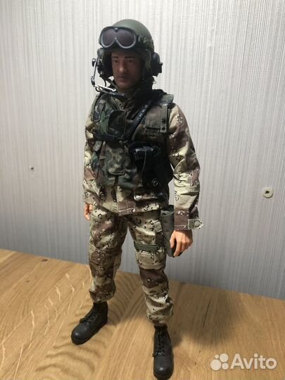 1/6 фигура танкист hot toys soldier story damtoys