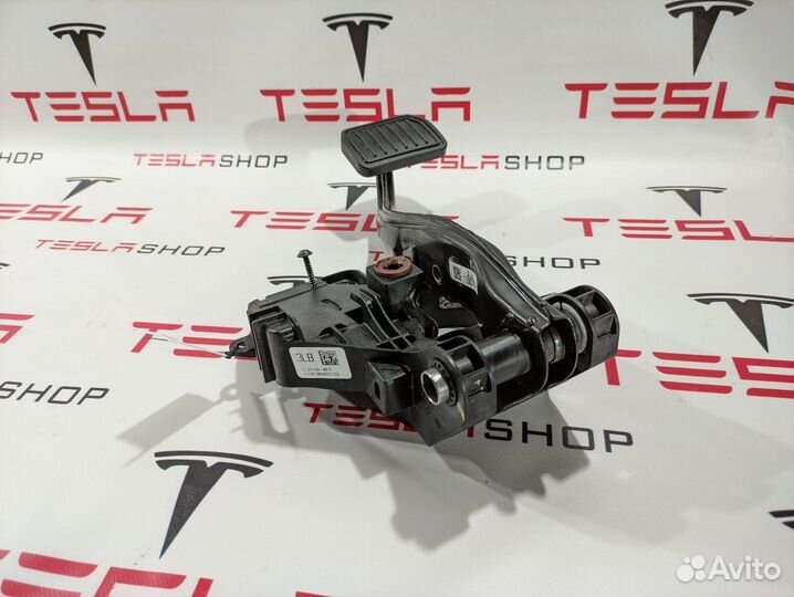 Педаль тормоза Tesla Model 3 2019 1044691-00-D