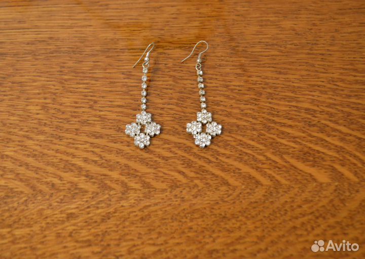 Серьги подвески со стразами