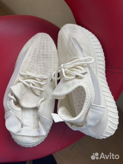 Новые изики 37 кроссовки