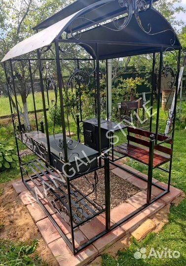 Мангал с крышей