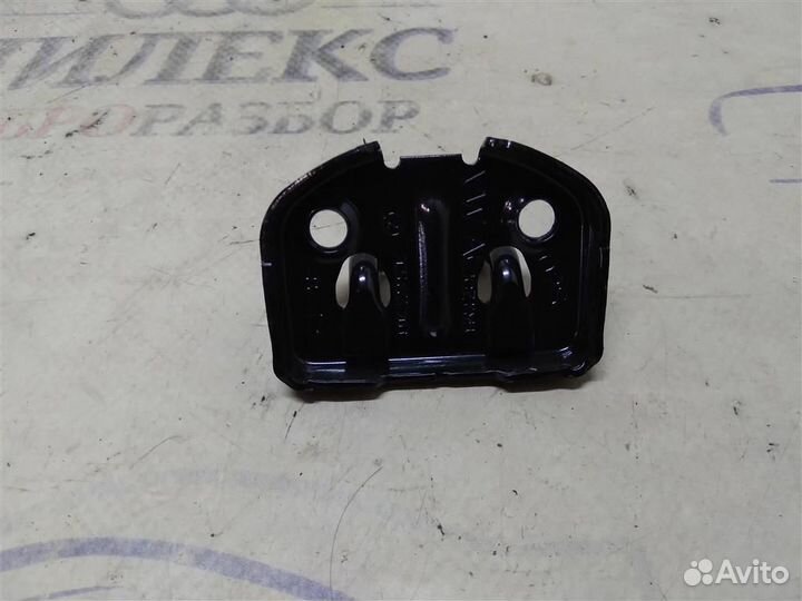 Кронштейн (сопут. товар) VW Golf VI 2009-2012