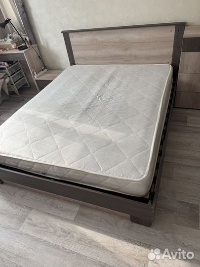 Кровать двуспальная с матрасом бу