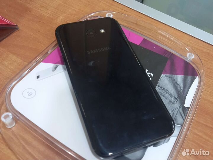 Samsung Galaxy A7 (2018), 4/64 ГБ