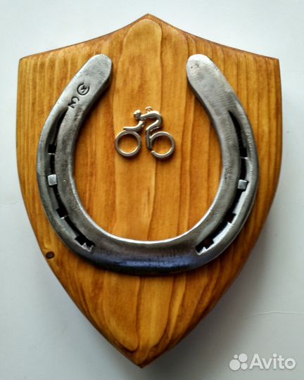 Плакетка-панно с подковой удачи для Велосипедистов