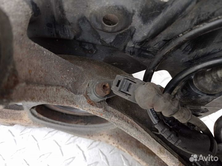 Кулак поворотный левый Audi Q7 4L 7L0407257A