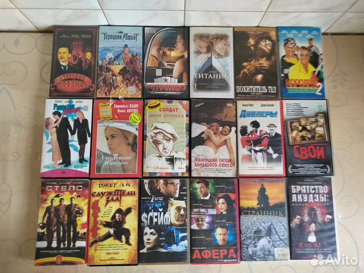 Подборка разных видеокассет в боксах / VHS