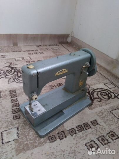 Швейная машинка