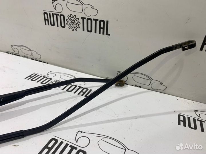 Поводок стеклоочистителя Mitsubishi Lancer 9 4G18