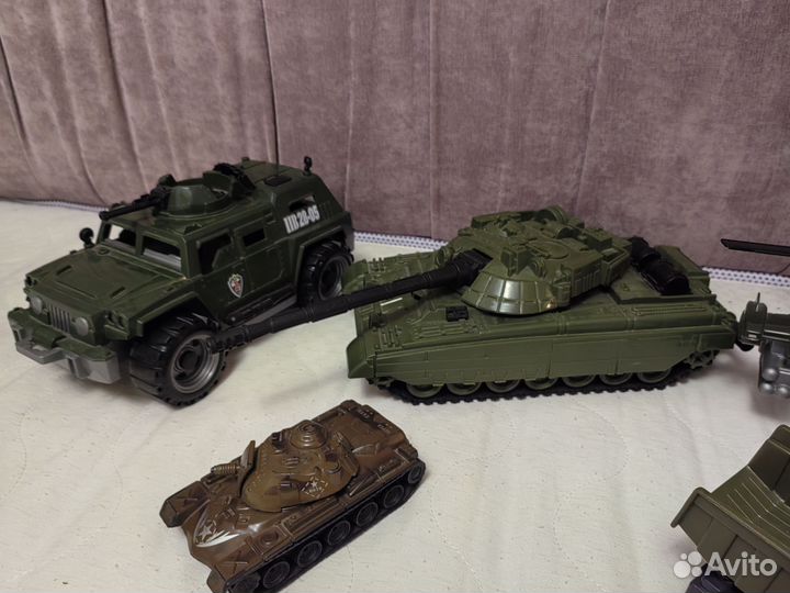Большой пакет военных игрушек