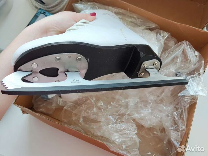 Коньки фигурные Larsen wista размер 37