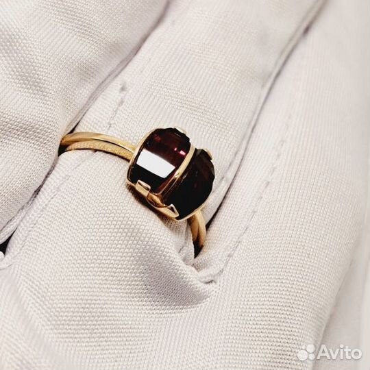 Золотое кольцо с камнем 17,5р