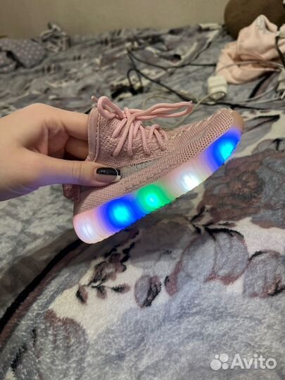 Кроссовки для девочки