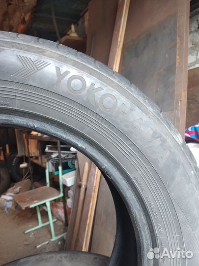 Yokohama BluEarth AE01 215/60 R16