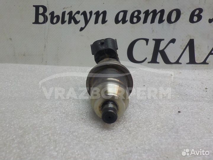 Форсунка топливная Mitsubishi Carisma