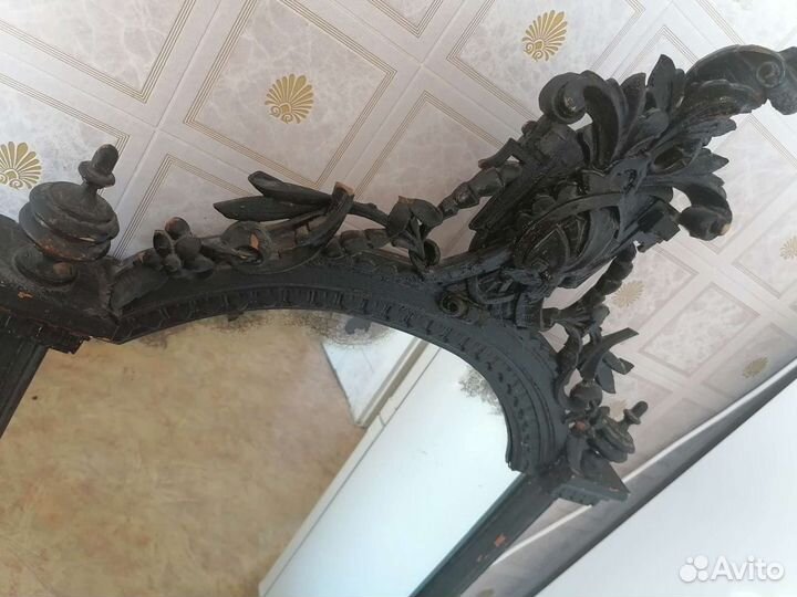 Антиквариатное зеркало