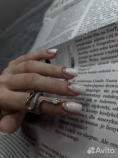 Модель на маникюр