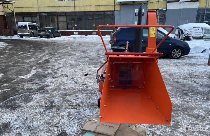 Измельчитель древесины / щепорез / дробилка