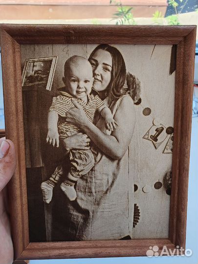 Выжженный портрет на дереве