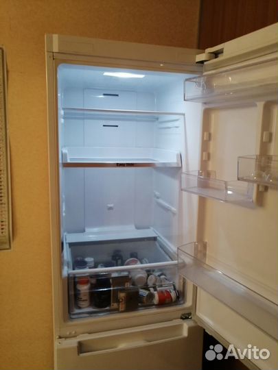 Холодильник двухкамерный Samsung