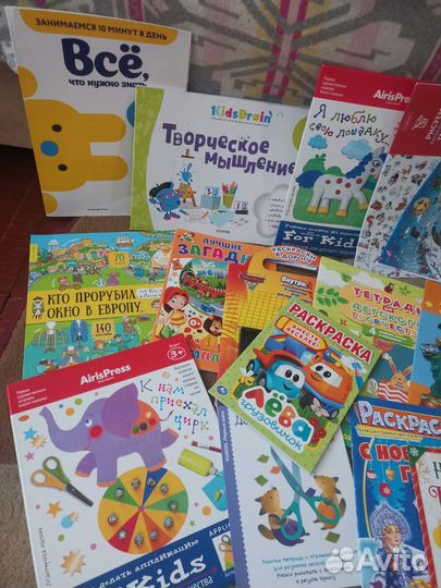 Большая коллекция книг и пазлов