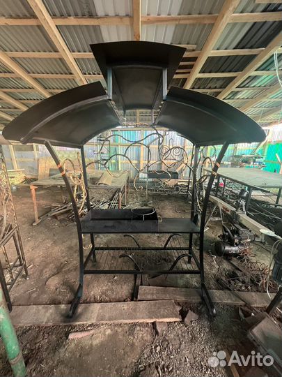 Мангал с крышей
