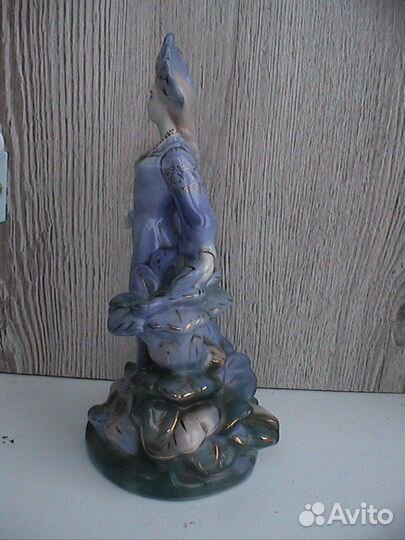 Фарфоровая статуэтка 