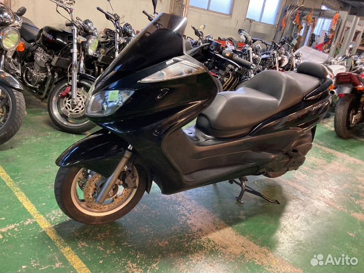 Максискутер Yamaha Majesty 400