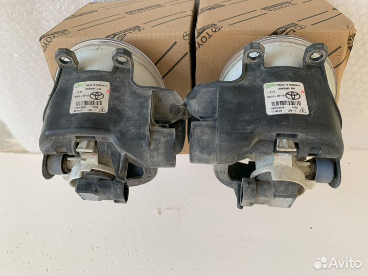 Фары противотуманные Toyota Corolla E180