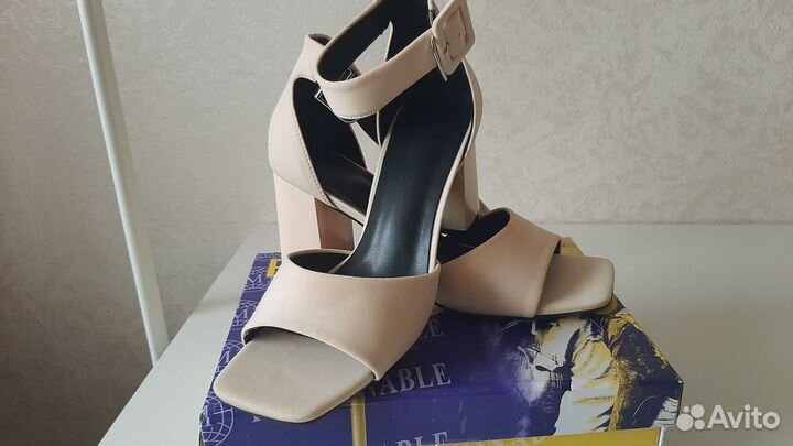 Босоножки бежевые 40размер