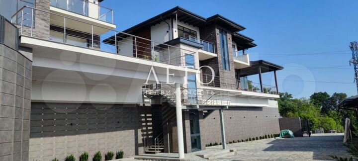 Коттедж 284 м² на участке 5,5 сот.