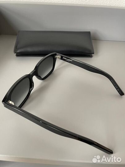 Солнцезащитные очки Saint Laurent