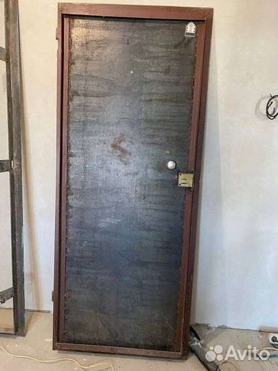 Дверь входная металлическая