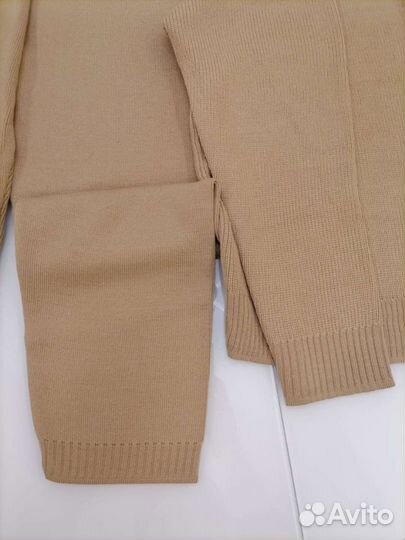 Вязаный костюм женский