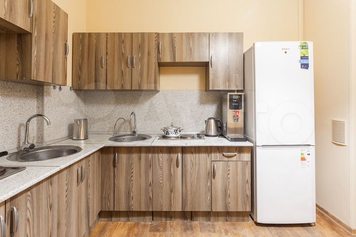 Комната 15 м² в > 9-к., 2/4 эт.