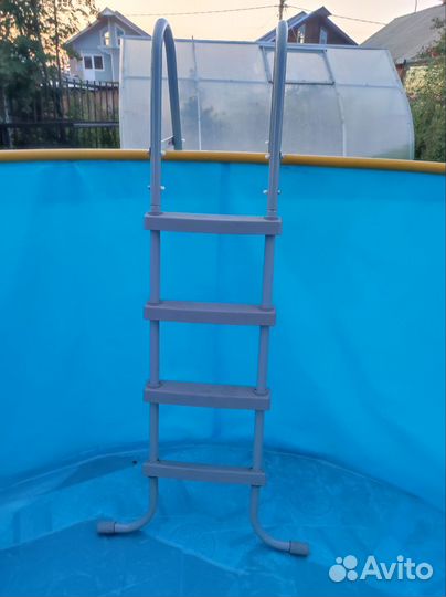 Пластиковый бассейн