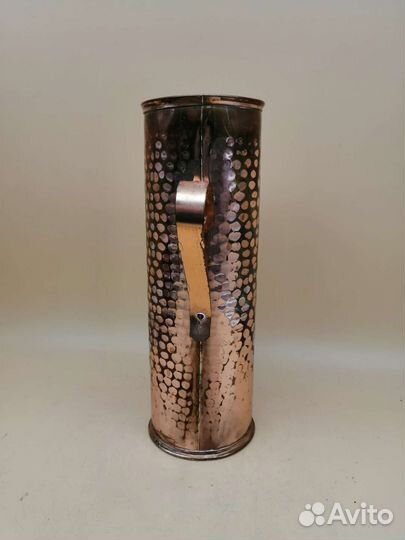 Высокий медный сосуд с ручкой mau