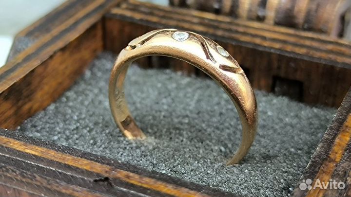 Кольцо золото 585 пробы массой 2.5 грамма (17р)