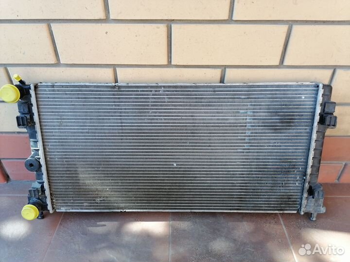 Радиатор охлаждения VW Polo Sedan 6R0121253A