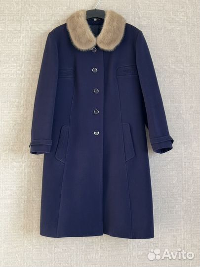 Пальто шерстяное с меховым воротником