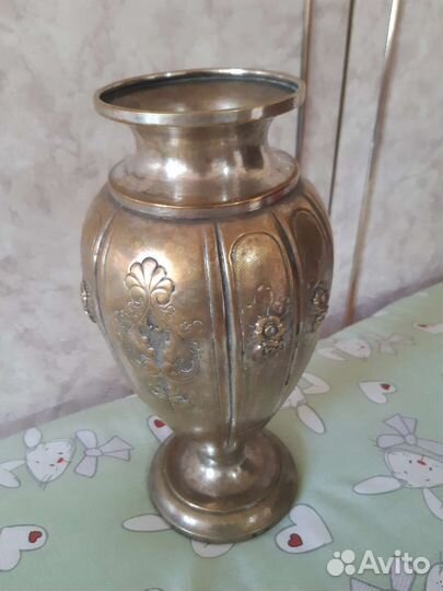 Антикварная посеребрённая ваза