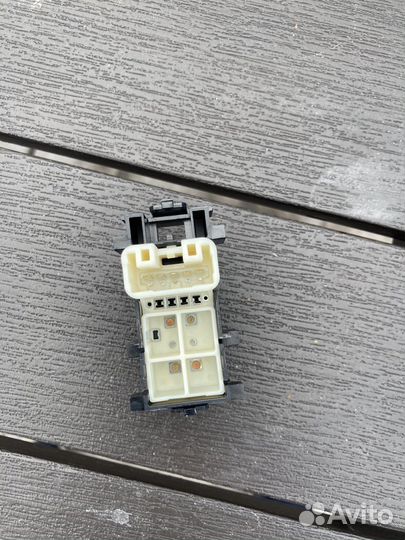 Кнопка заднего стеклоподьемника toyota corolla
