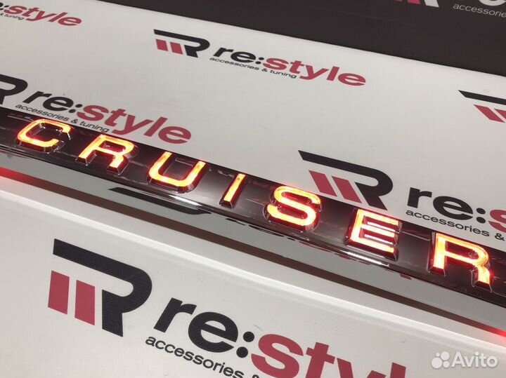 Накладка на 5 дверь Toyota Land Cruiser 200 15-21г